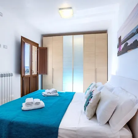 The Balcony - By Welcomely Apartamento